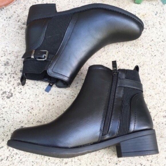 BUCKLE FAUX LEATHER BLACK ANKLE BOOTIES NEW IN BOX - Picture 2 of 7